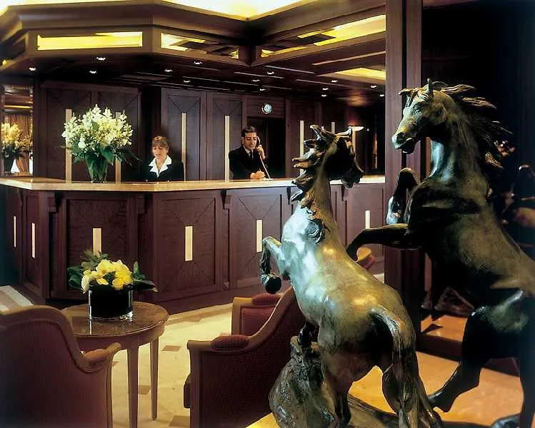 ****  Hotel Splendid Etoile à Paris France
